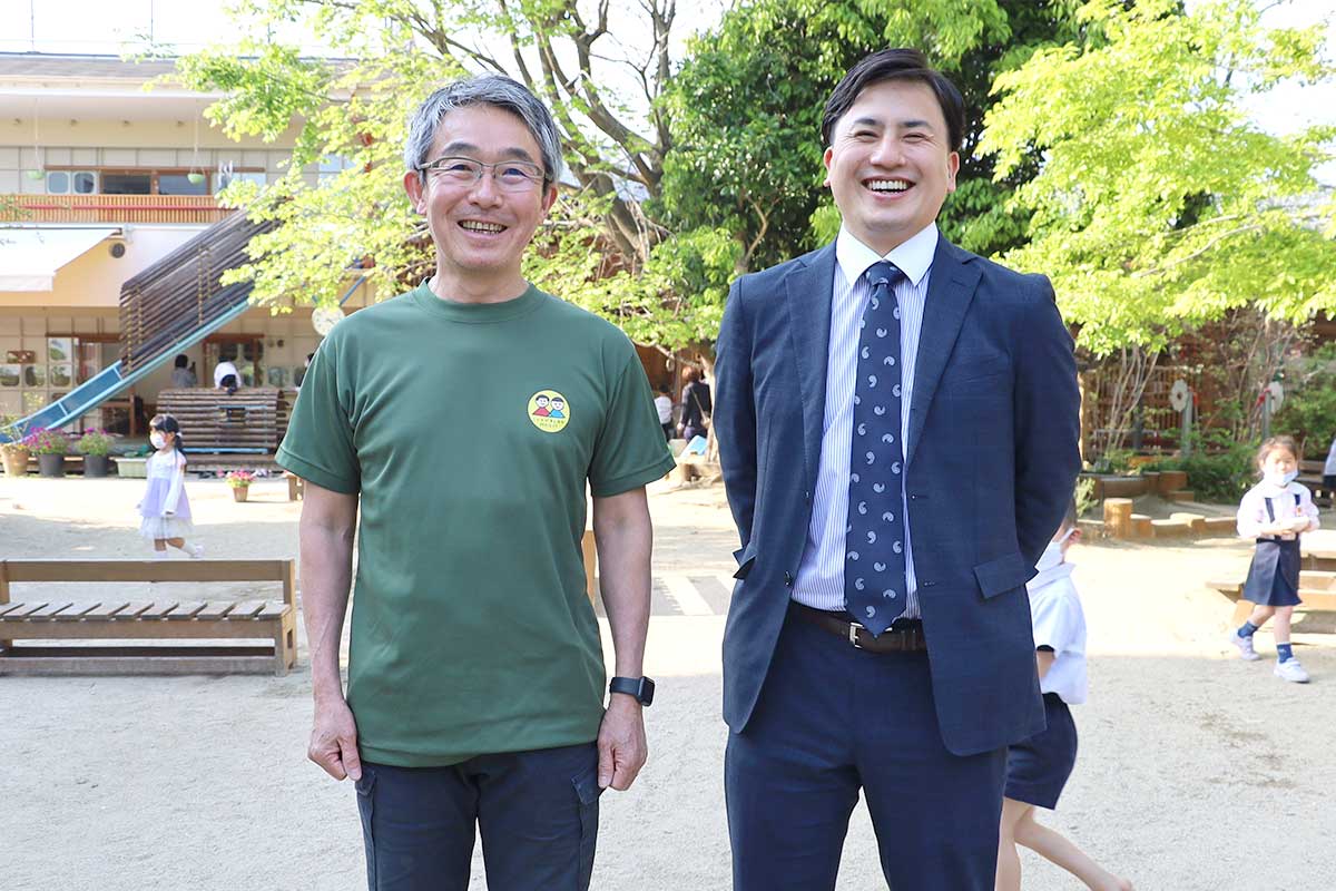 藤本園長（左）、弊社・田中（右）